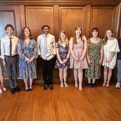 picture of 9 high school students
